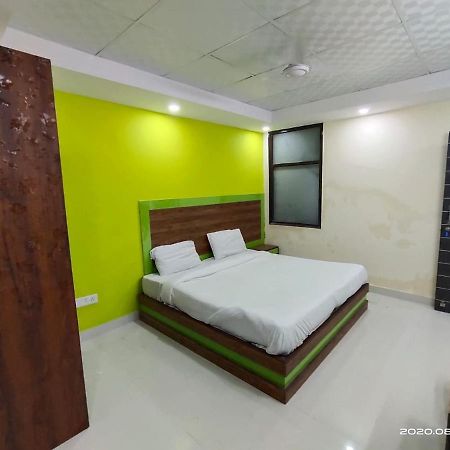 Hotel Royal Town New Delhi Bagian luar foto