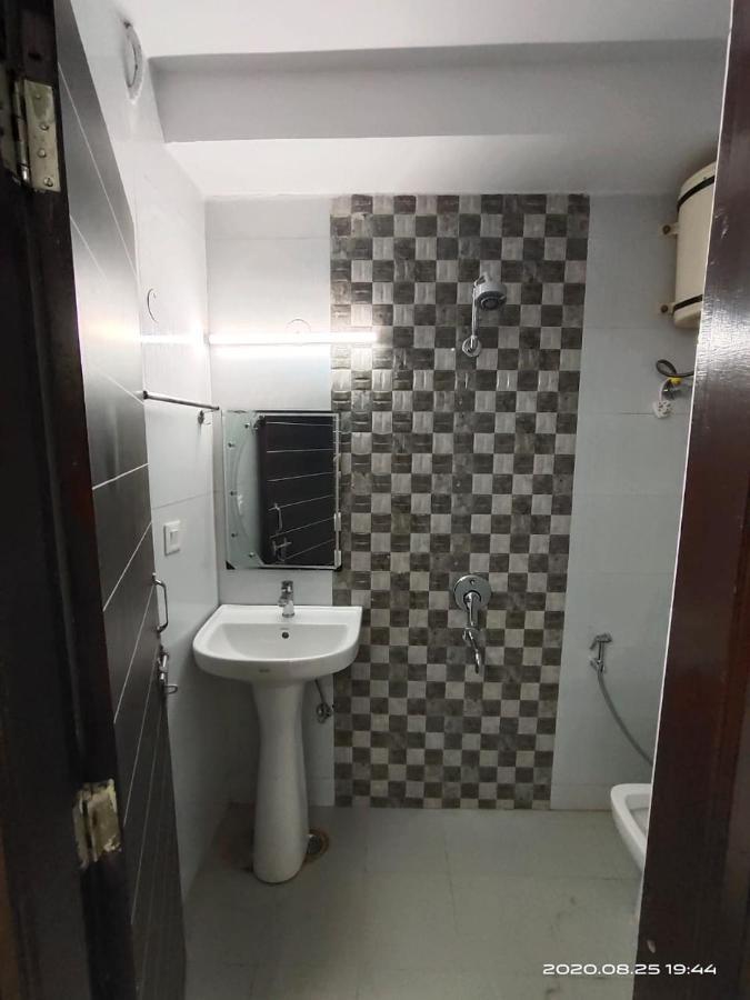 Hotel Royal Town New Delhi Bagian luar foto