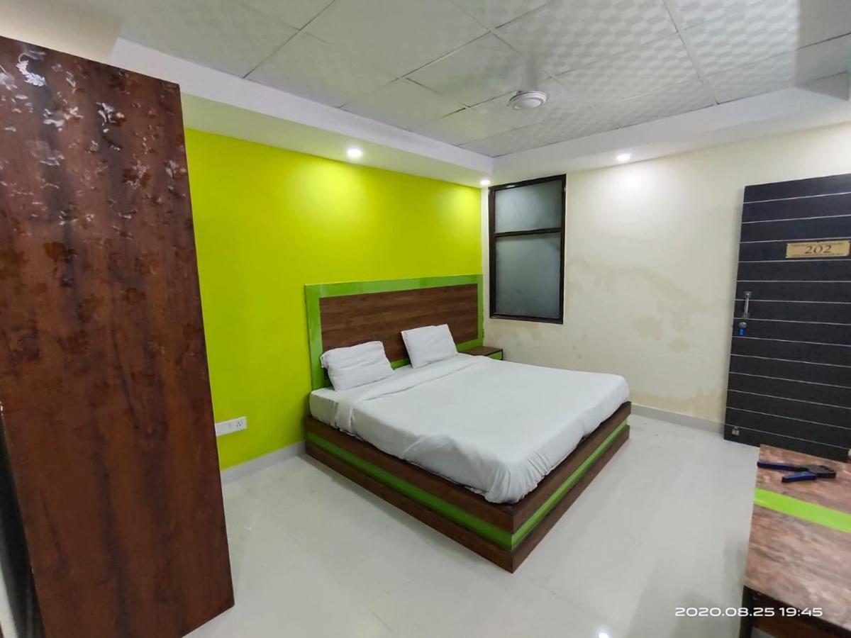 Hotel Royal Town New Delhi Bagian luar foto