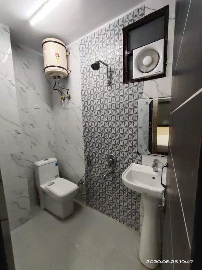 Hotel Royal Town New Delhi Bagian luar foto