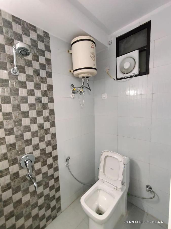 Hotel Royal Town New Delhi Bagian luar foto